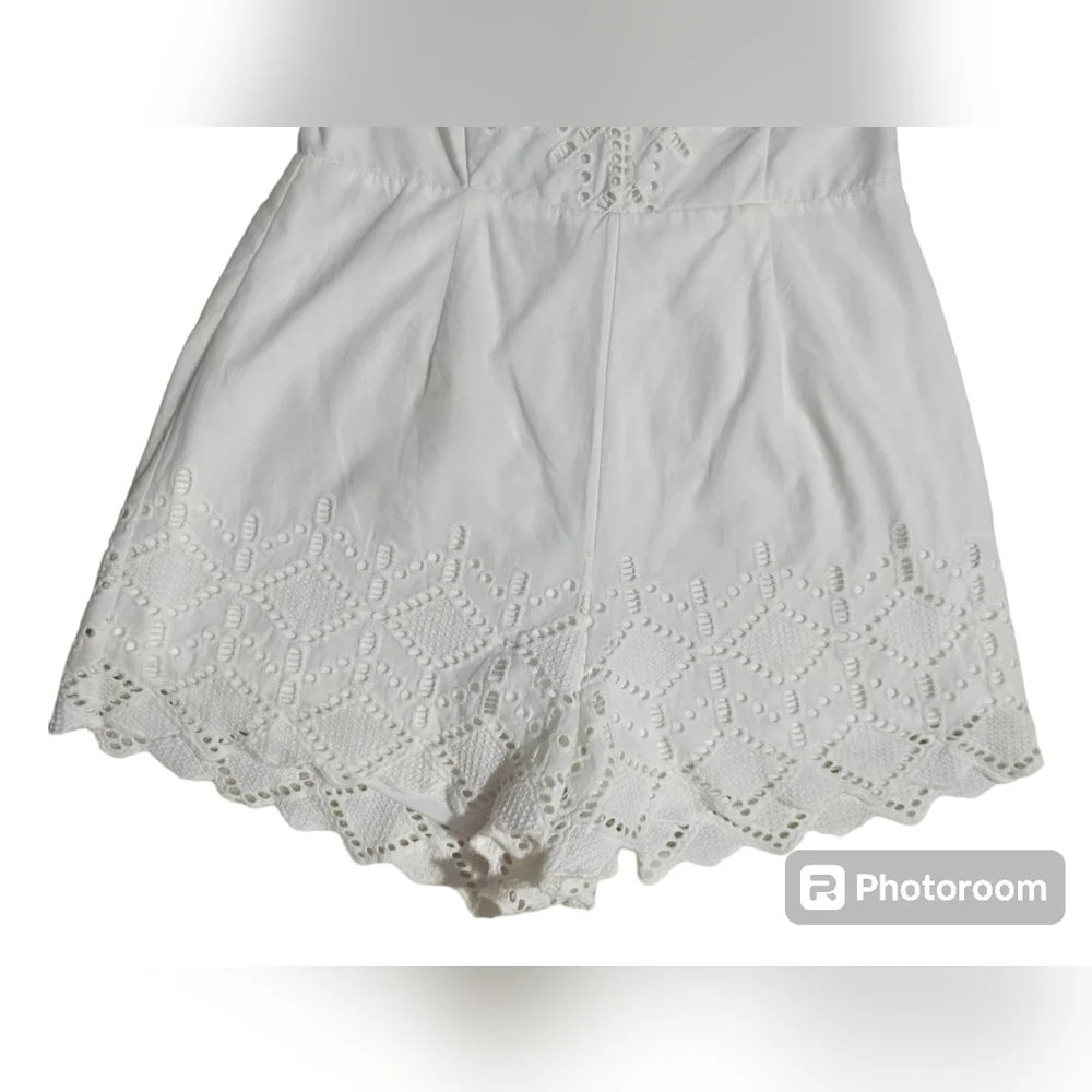 BP. White romper embroidered strappy back scalloped lace size M - Picture 4 of 14